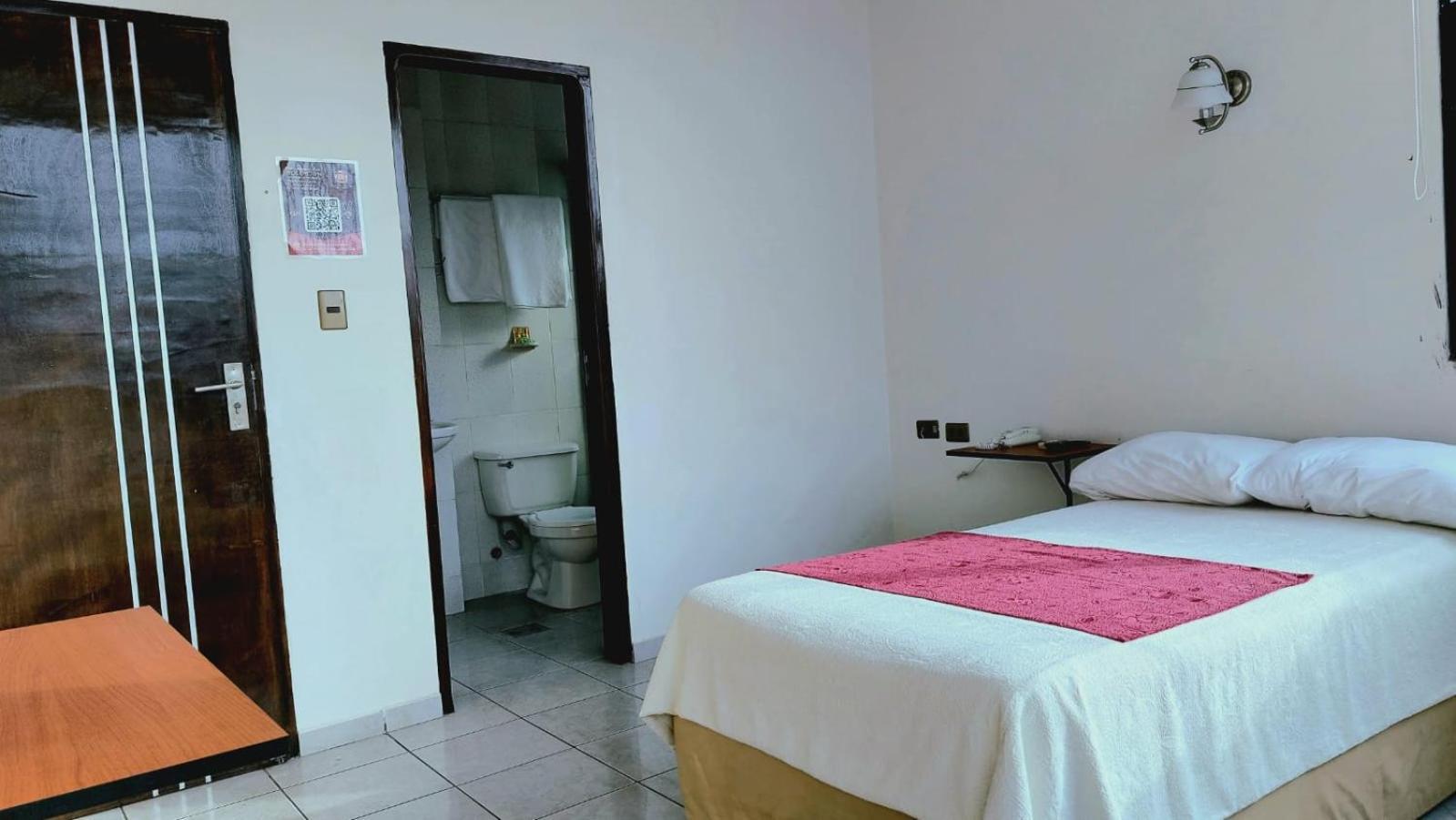 Hotel Plaza Center Санта-Крус-де-ла-Сьєрра Екстер'єр фото