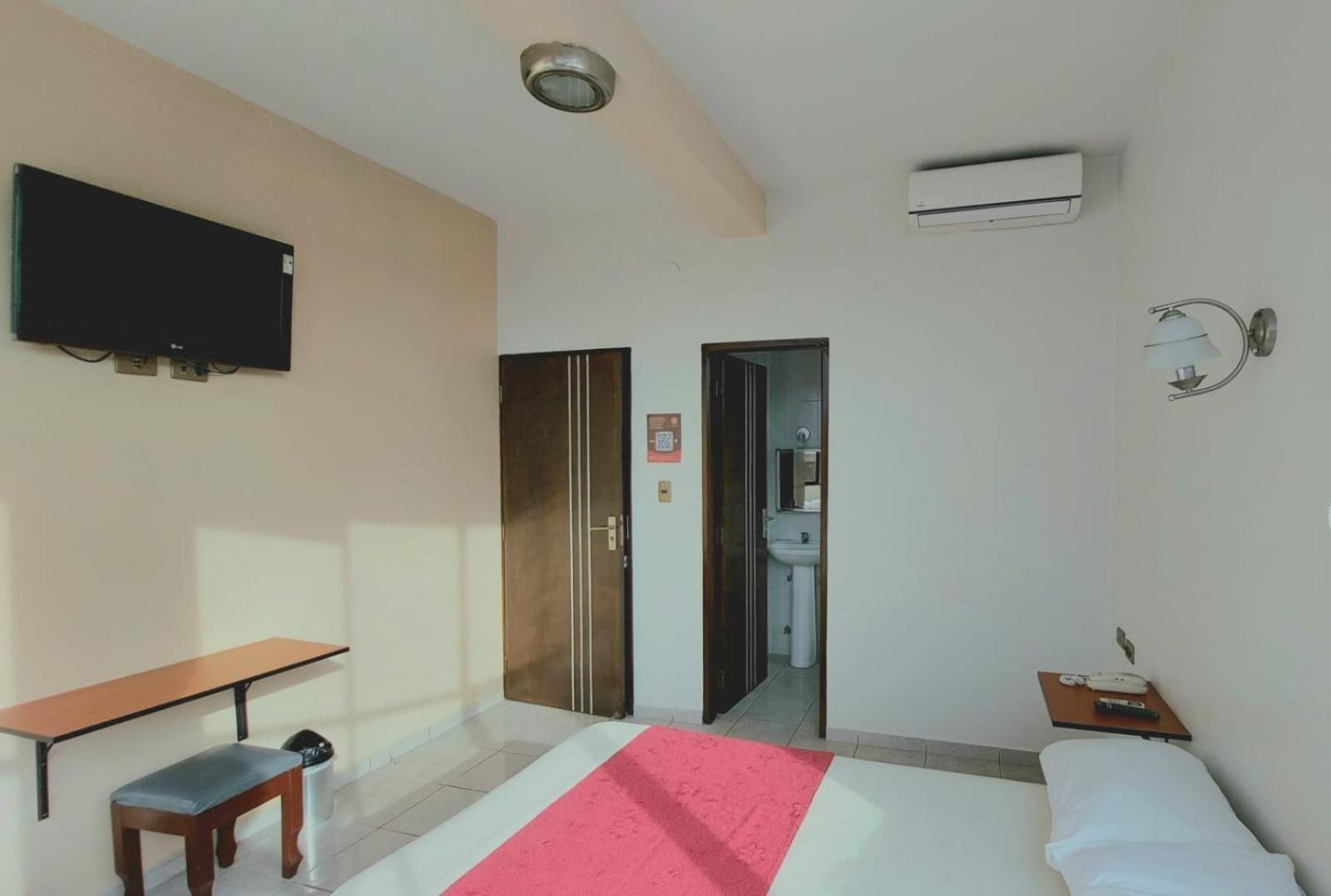 Hotel Plaza Center Санта-Крус-де-ла-Сьєрра Екстер'єр фото